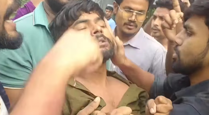 পরীক্ষা দিতে এসে তোপের মুখে ইবি ছাত্রলীগের সাহিত্য বিষয়ক সম্পাদক