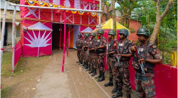 কুষ্টিয়ায় পূজামণ্ডপের নিরাপত্তায় ৬ প্লাটুন বিজিবি মোতায়েন