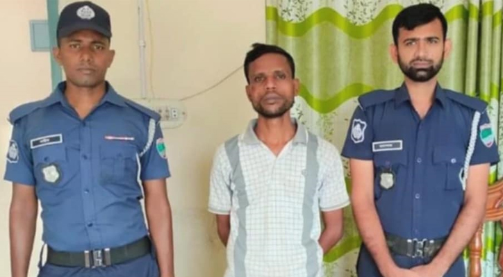 দৌলতপুরে ফেনসিডিল সহ যুবক আটক 