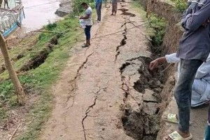 কুষ্টিয়ার পদ্মায় ঘরবাড়ি বিলীন সহ হুমকিতে স্কুল-কলেজ-মাদ্রাসা ও মহাসড়ক