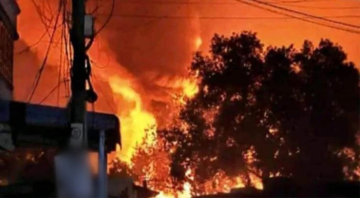 দৌলতপুরে তেলের গোডাউনে অগ্নিকান্ডে দুই কোটি টাকার ক্ষতি