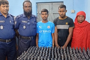 পোড়াদহ রেলওয়ে স্টেশনে ফেনসিডিলসহ তিন মাদক ব্যবসায়ী আটক