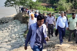 মিরপুর উপজেলা নদী ভাঙ্গন এলাকা পরিদর্শনে পানি উন্নয়ন বোর্ড এর মহাপরিচালক মুহাম্মদ আমিরুল হক ভূঞা