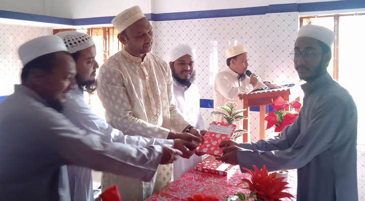 কুষ্টিয়ায় বার্ষিকী পরীক্ষার ফলাফল ঘোষণা এবং কৃতি শিক্ষার্থীদের মাঝে পুরস্কার বিতরণ