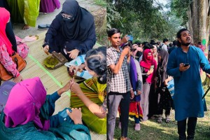 ইবিতে স্বেচ্ছাসেবী সংগঠন অভয়ারণ্যের উদ্যোগে ‘মেহেদী উৎসব’