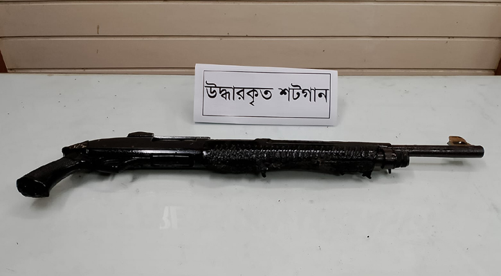 যাত্রবাড়ী থানা থেকে লুট হওয়া বিদেশী শটগান কুষ্টিয়া থেকে উদ্ধার