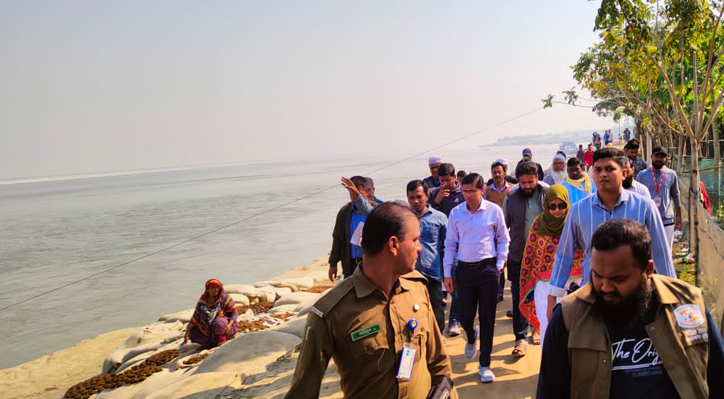 প্রতিবন্ধকতা কাটিয়ে দ্রুত স্থায়ী বাঁধ নির্মাণের কাজ আরো বেগবান করা হবে: ডিসি তোফিকুর রহমান