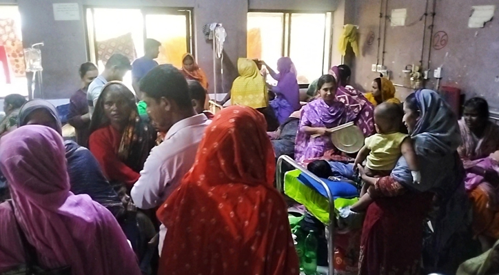 কুষ্টিয়া ২৫০ শয্যা বিশিষ্ট জেনারেল হাসপাতালের শিশু ওয়ার্ডে পা ফেলার জায়গা নেই 