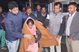 ভেড়ামারায় শীতার্তদের মাঝে শীতবস্ত্র বিতরণ