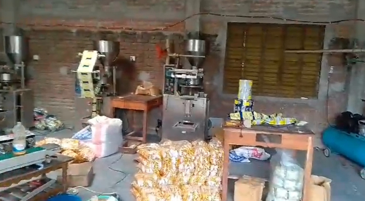 কুষ্টিয়ার ভাদালিয়ায় ভেজাল চিপস কারখানা