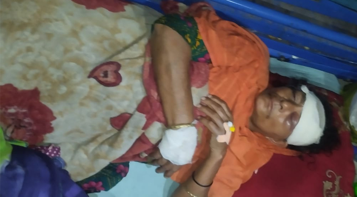 কুমারখালীতে বাড়িতে ঢুকে ৪জনকে কুপিয়ে স্বর্ণালঙ্কার ও টাকা লুট