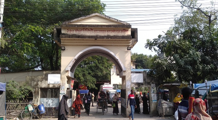 সরকারী নিষেধাজ্ঞা অমান্য করে কুষ্টিয়া সদর হাসপাতালে ওষুধ কোম্পানির প্রতিনিধিদের দৌরাত্ন্য