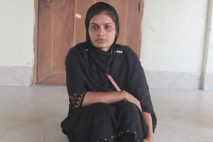 কুষ্টিয়ায় বিয়ের দাবিতে প্রকৌশলী অফিসে নৃত্য শিল্পীর অনশন