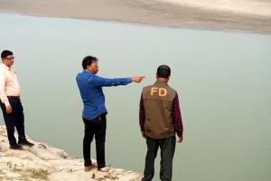 গড়াই নদে দেখা যাওয়া কুমিরের বিষয়ে খোঁজ নিলেন বন বিভাগের কর্মকর্তারা