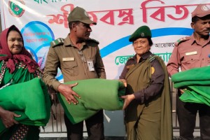 দৌলতপুরে ভাতা ভূক্ত আনসারদের মাঝে কম্বল বিতরণ