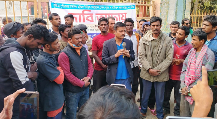 কুষ্টিয়া পৌর কর্মচারীদের সাথে সংহতি প্রকাশকরলেন এ্যাড অপু 