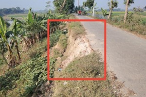 খলিসাকুন্ডি-মৌবাড়িয়ার কোটি টাকার সড়কে ভাঙ্গন