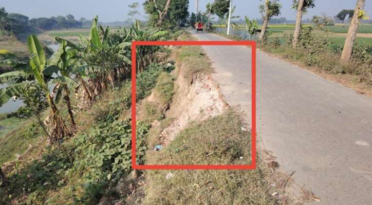 খলিসাকুন্ডি-মৌবাড়িয়ার কোটি টাকার সড়কে ভাঙ্গন