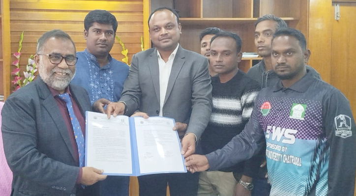১০দফা দাবিতে ইবি ভিসিকে ছাত্রদলের স্মারকলিপি