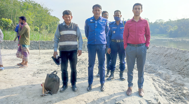 কুমারখালী কালীগঙ্গার অবৈধ ড্রেজার গুড়িয়ে দিল প্রশাসন