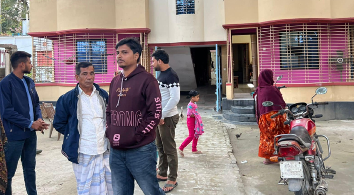 কুষ্টিয়ার কুমারখালীতে পরিবারের সদস্যদের জিম্মি করে দুর্ধর্ষ ডাকাতি 