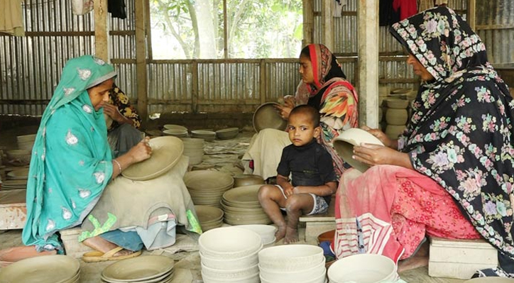 কুষ্টিয়ার মাটির তৈরি হাঁড়ি-পাতিল যাচ্ছে বিদেশে