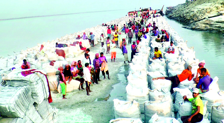 অনিশ্চয়তার মুখে কুষ্টিয়া পদ্মার ডান তীর রক্ষা প্রকল্প