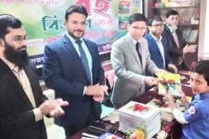 কুষ্টিয়ায় প্রাথমিক শিক্ষার্থীদের মাঝে বই বিতরণ কর্মসূচির উদ্বোধন