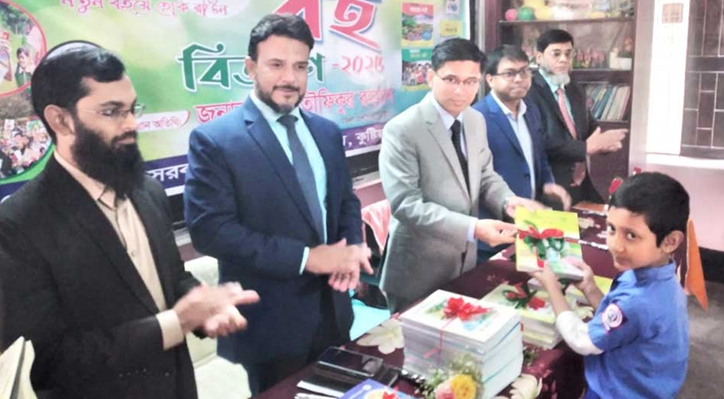 কুষ্টিয়ায় প্রাথমিক শিক্ষার্থীদের মাঝে বই বিতরণ কর্মসূচির উদ্বোধন