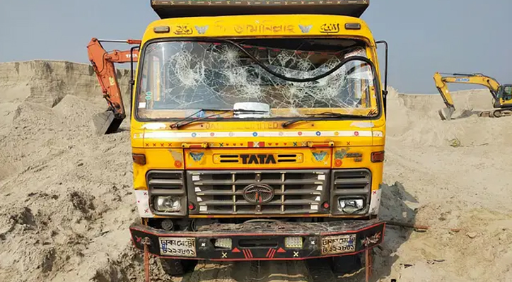 কুষ্টিয়ায় ট্রাকের ধাক্কায় শ্রমিক নিহতের ঘটনায় মহাসড়ক অবরোধ