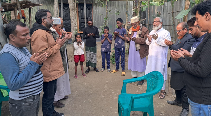 খোকসায় গৃহহীন কে নতুন ঘর প্রদান করলো ইউথ ডেভেলপমেন্ট ফোরাম 