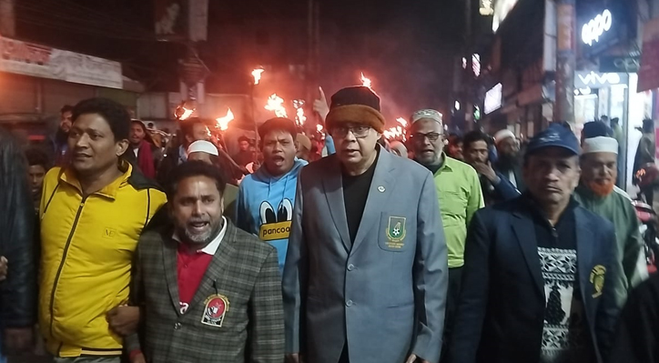 কুষ্টিয়া শহর বিএনপির আহ্বায়ক কমিটি বাতিলের দাবিতে মশাল মিছিল