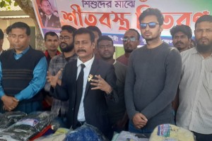 কুষ্টিয়ায় শীতের নতুন পোশাক পেয়ে মহাখুঁশি শিশুরা