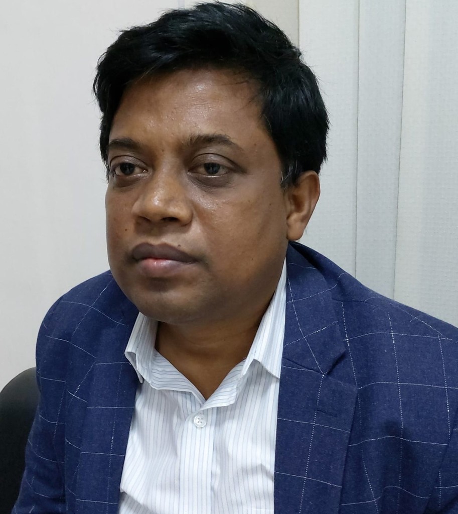 দৌলতপুর পাওনা টাকার দাবিতে সুমনের বাড়িতে ইটভাটা মালিকদের অবস্থান 3 173868174367a22d8f1aa54 দৌলতপুর পাওনা টাকার দাবিতে সুমনের বাড়িতে ইটভাটা মালিকদের অবস্থান