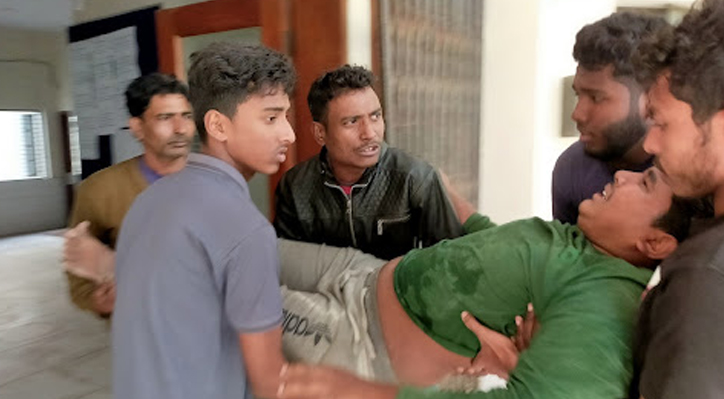 ইবিতে নির্মাণাধীন ভবন থেকে পড়ে শ্রমিক আহত