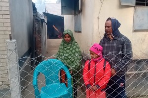 মিরপুরে যাতায়াতের রাস্তা বন্ধ করে পাকা অবকাঠামো নির্মান