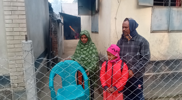 মিরপুরে যাতায়াতের রাস্তা বন্ধ করে পাকা অবকাঠামো নির্মান