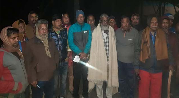 কুমারখালীতে চোর-ডাকাত ঠেকাতে গ্রামবাসীর রাত জেগে পাহারা