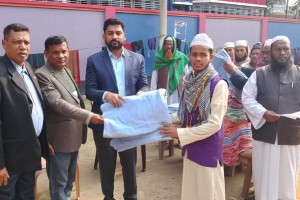 ভেড়ামারায় শীত বস্ত্র (কম্বল) বিতরণ