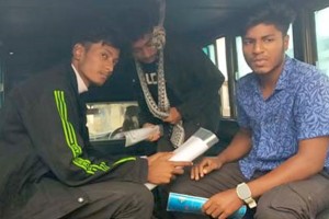 কুমারখালীতে তিন বখাটে আটকের পর পুলিশে দিল শিক্ষক ও শিক্ষার্থী 