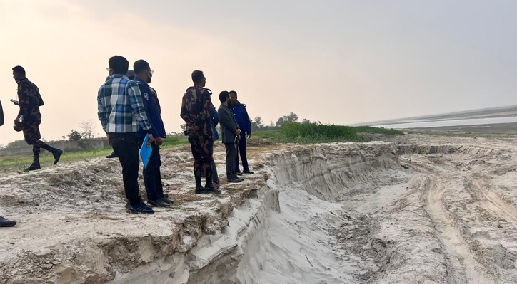 ভেড়ামারায় পদ্মা নদীতে অবৈধ বালি উত্তোলনের দায়ে ৯ জনকে কারাদন্ড