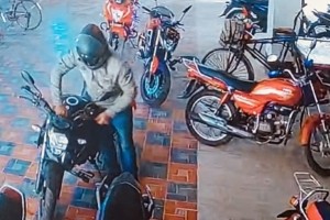 খোকসায় মসজিদ থেকে একসাথে দুটি মোটরসাইকেল চুরি