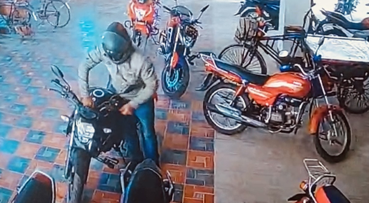 খোকসায় মসজিদ থেকে একসাথে দুটি মোটরসাইকেল চুরি