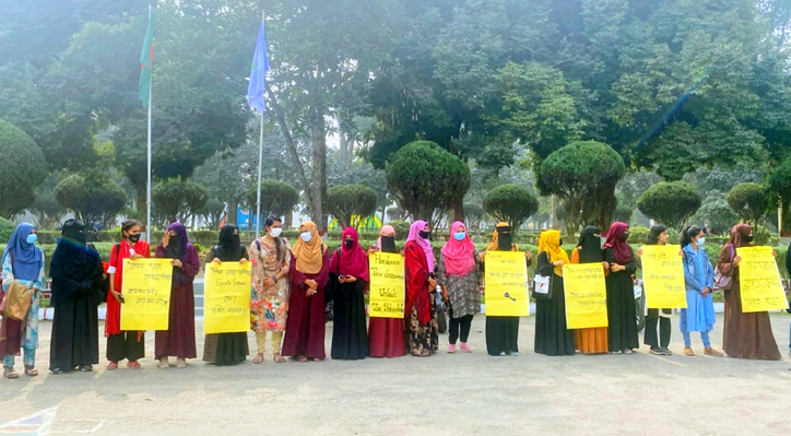 ক্লাসরুমের দাবীতে এবার আন্দোলনে ইবির শারীরিক শিক্ষা বিভাগ