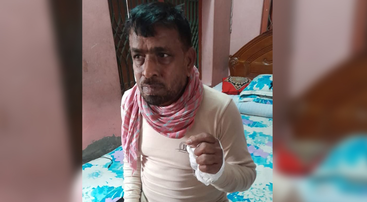 হালসা মাধ্যমিক বিদ্যালয়ের প্রধান শিক্ষক সন্ত্রাসী হামলার শিকার