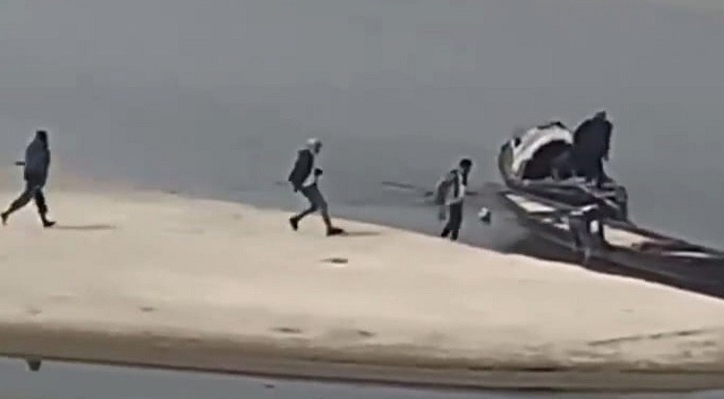 কুষ্টিয়ায় পাউবো অফিসে গুলি করে পালালো মুখোশধারীরা