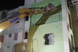 ভেঙে ফেলা হলো রাসিকের সাবেক মেয়র খায়রুজ্জামান লিটনের বাড়ি