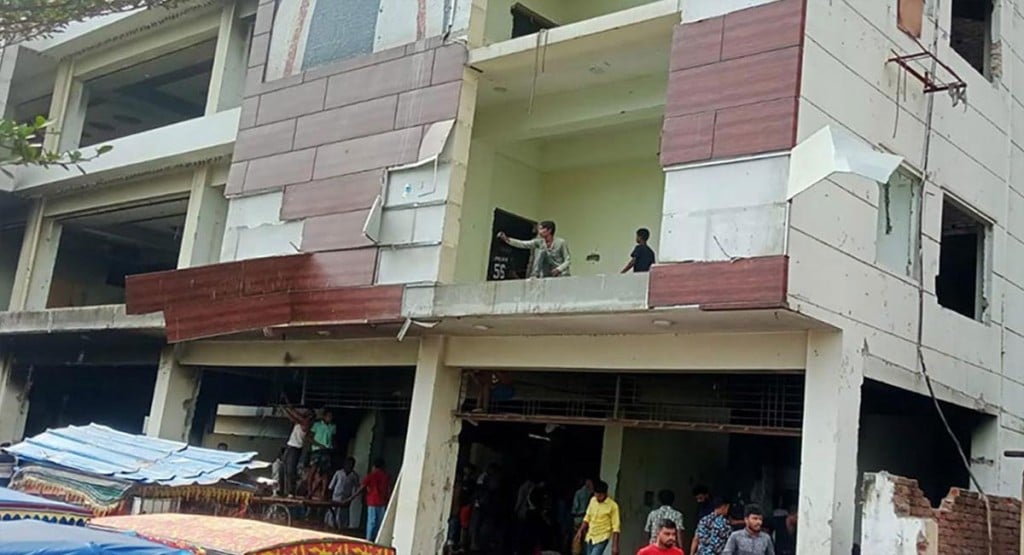 কুমিল্লায় আওয়ামী লীগ অফিসকে ‘পাবলিক টয়লেট’ করার ঘোষণা 3 ছবি: সংগৃহীত