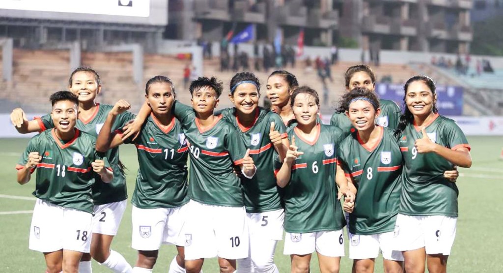 পদক পাওয়ার দুই দিন পর নারী ফুটবল দলকে বাফুফের অভিনন্দন 3 1739030283 পদক পাওয়ার দুই দিন পর নারী ফুটবল দলকে বাফুফের অভিনন্দন