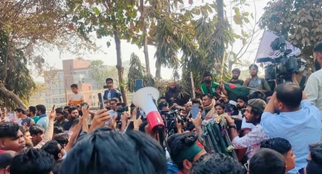 সারাদেশে চলছে ‘অপারেশন ডেভিল হান্ট’: বৈষম্যবিরোধী ছাত্র আন্দোলনের কর্মসূচি স্থগিত 2 1739069186 সারাদেশে চলছে ‘অপারেশন ডেভিল হান্ট’: বৈষম্যবিরোধী ছাত্র আন্দোলনের কর্মসূচি স্থগিত